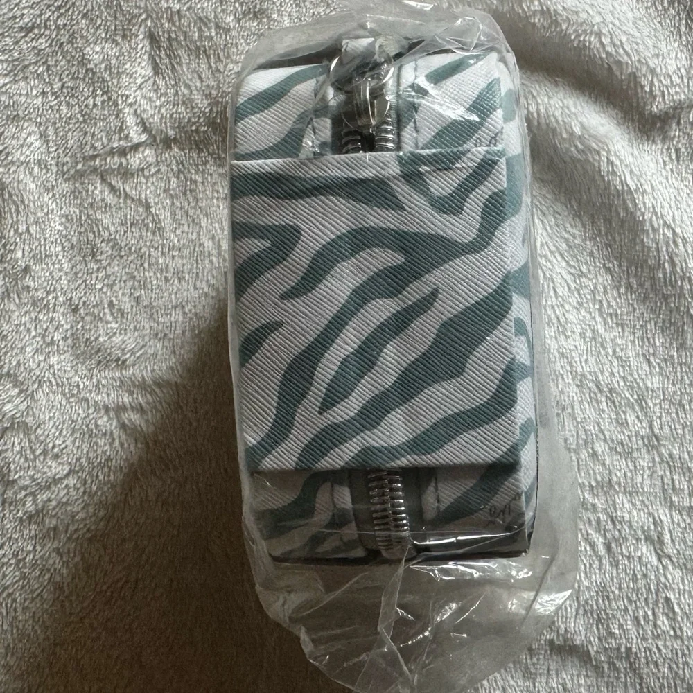 Milly Traveling Jewelry Case - Picture 4 of 6